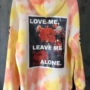 LOVE ME OR LEAVE ME ALONE 👏🏻